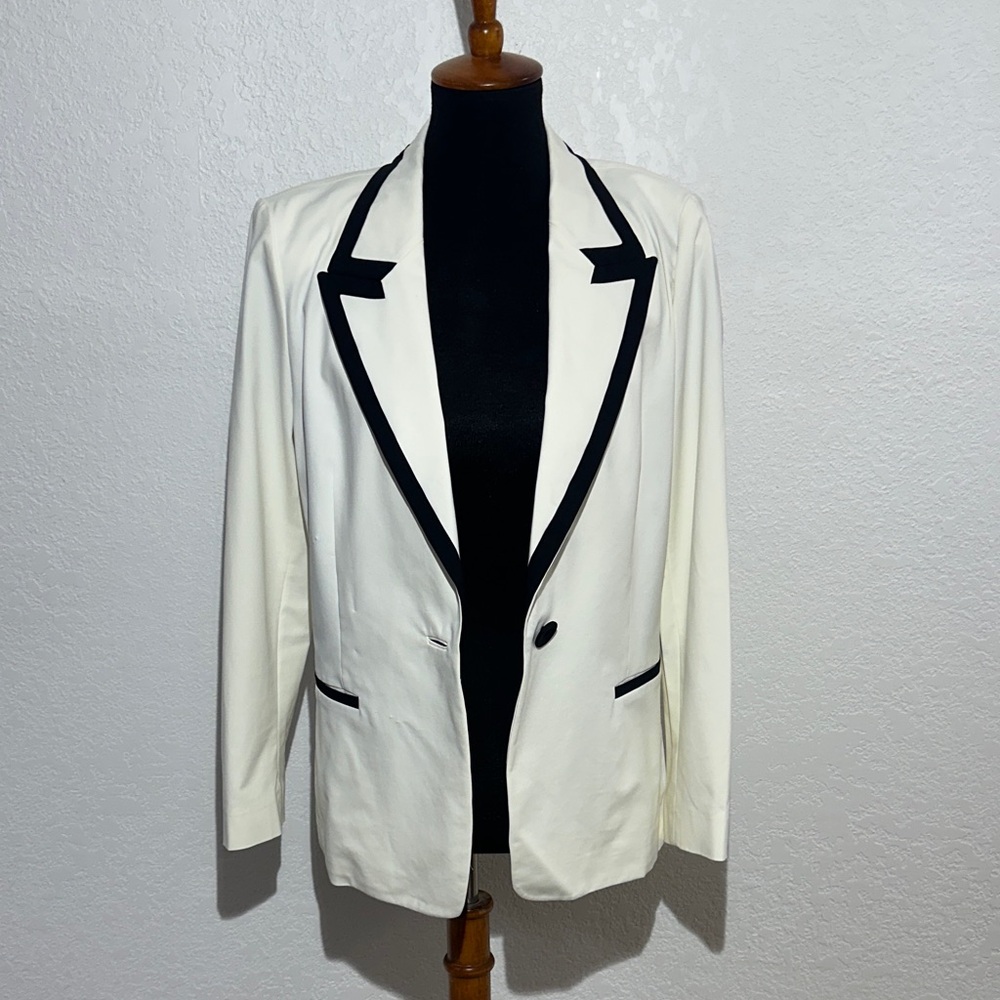 Lafayette 148 New York Ivory Blazer with Black Contrast Trim